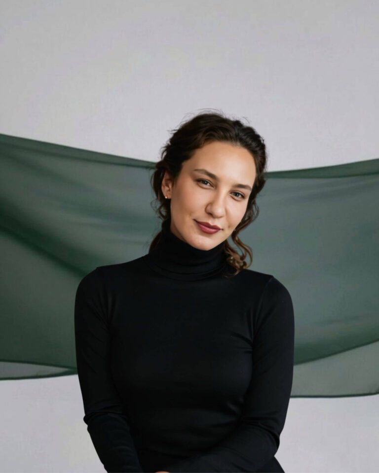 https://triadaandart.com/wp-content/uploads/2025/10/YASEMIN-KUCUK-768x960.jpg